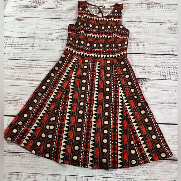 H&M red black brown fit and flare dress peep back sleeveless small aztec tribal - Picture 3 of 7